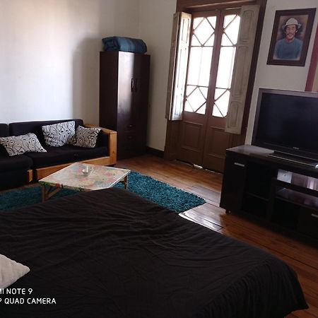 סנטיאגו Hostal Irreal מראה חיצוני תמונה