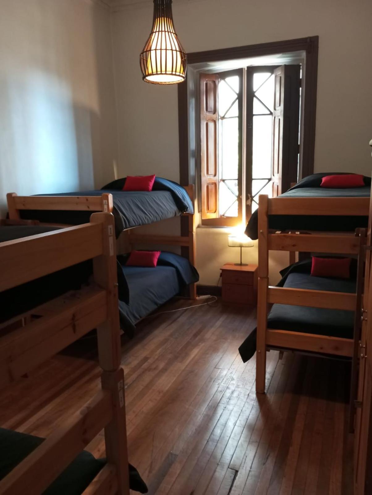 סנטיאגו Hostal Irreal מראה חיצוני תמונה
