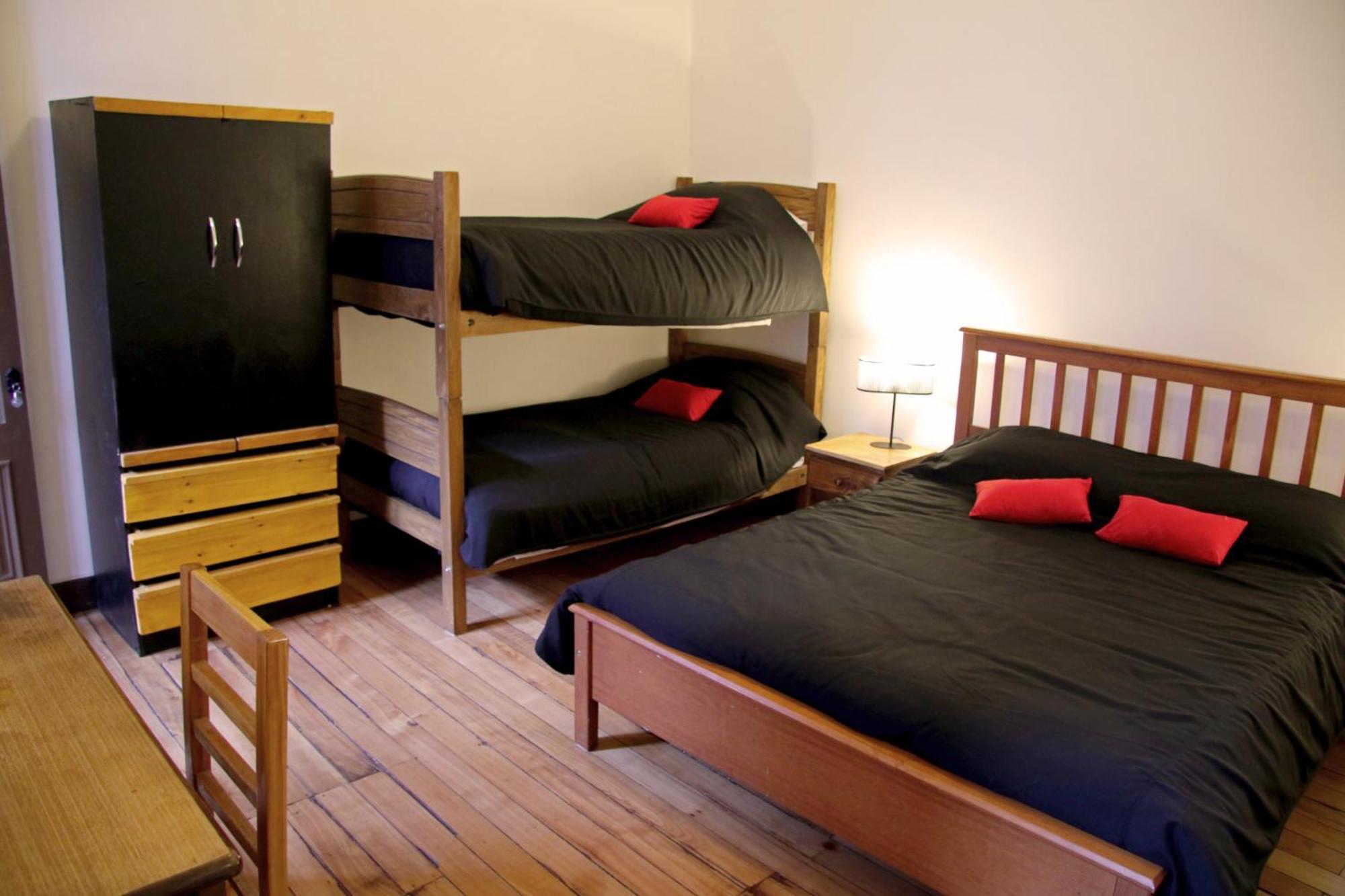 סנטיאגו Hostal Irreal מראה חיצוני תמונה