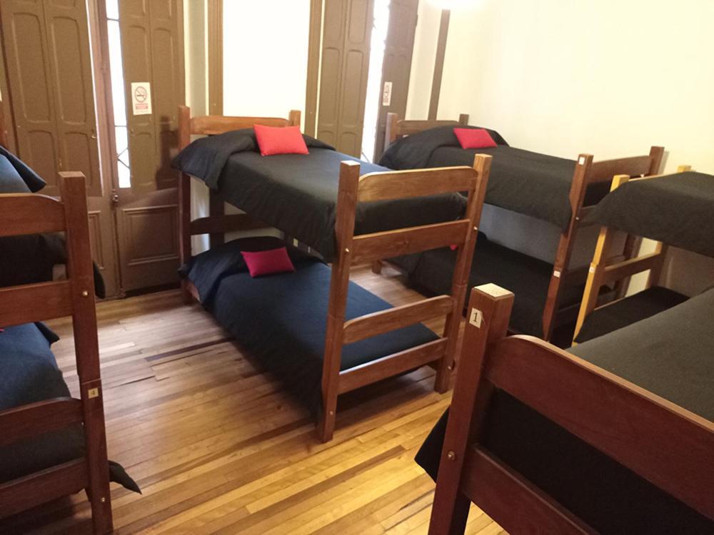 סנטיאגו Hostal Irreal מראה חיצוני תמונה