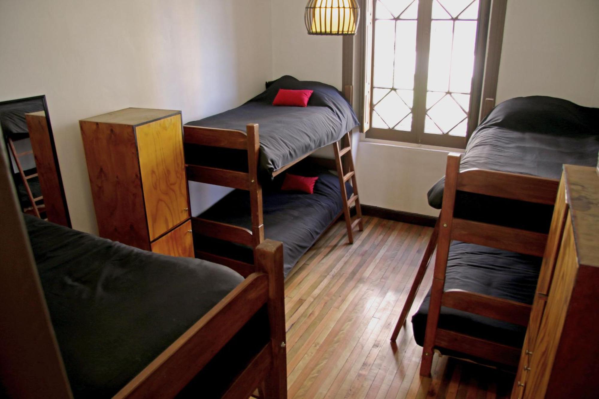 סנטיאגו Hostal Irreal מראה חיצוני תמונה