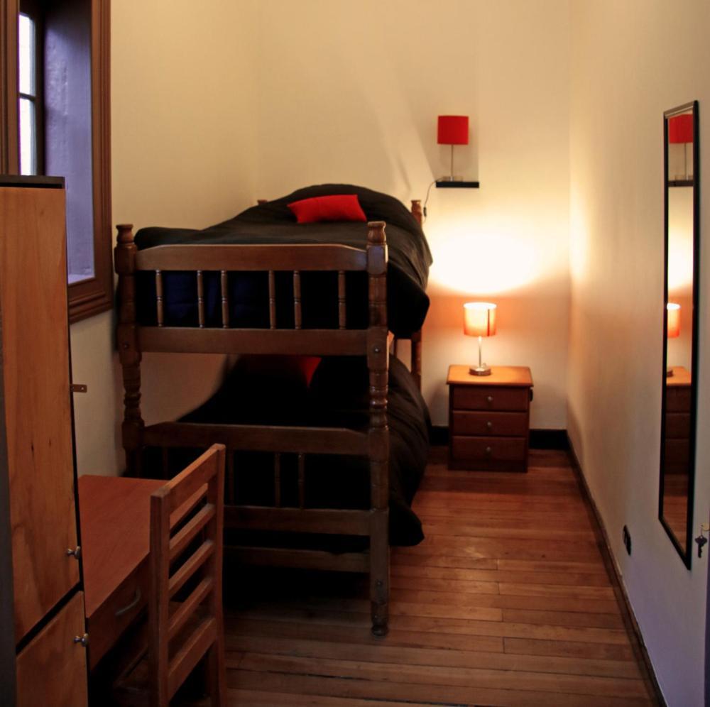סנטיאגו Hostal Irreal מראה חיצוני תמונה